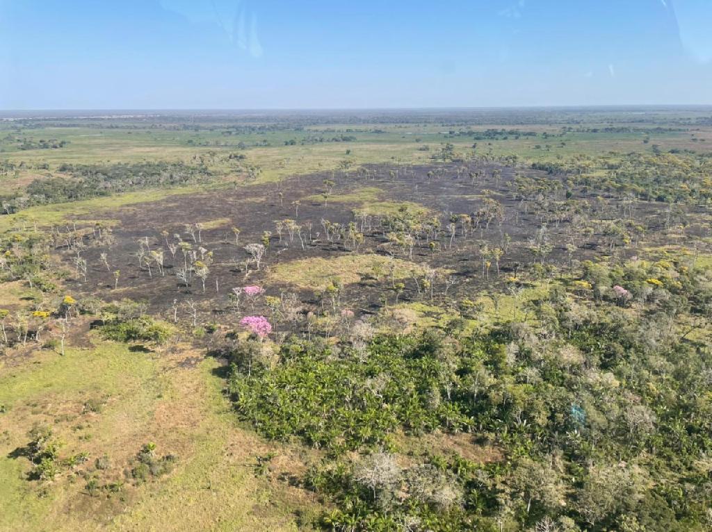 Incêndio subterrâneo na Baía dos Guató