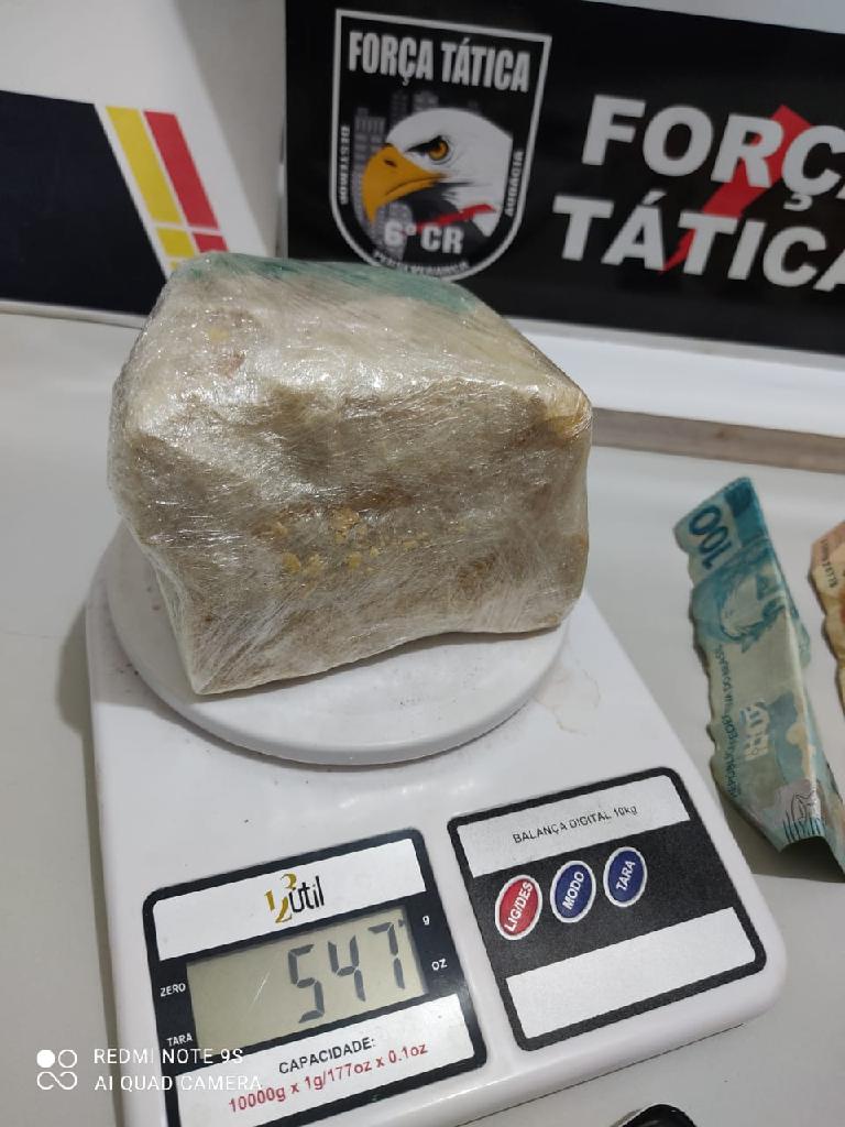 CÁCERES: Força Tática prende passageiro com meio quilo de droga em carro de aplicativo