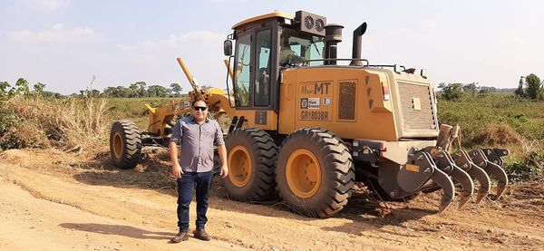 POCONÉ: Vereador vistoria manutenção da rodovia Transpantaneira