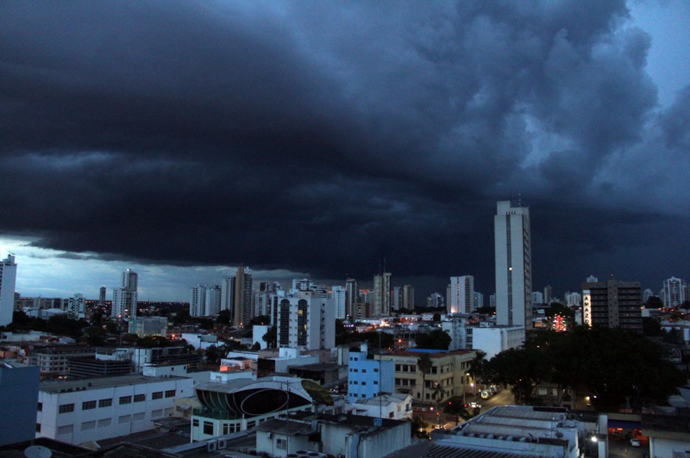 TEMPESTADE EM 20 CIDADES: Inmet alerta MT