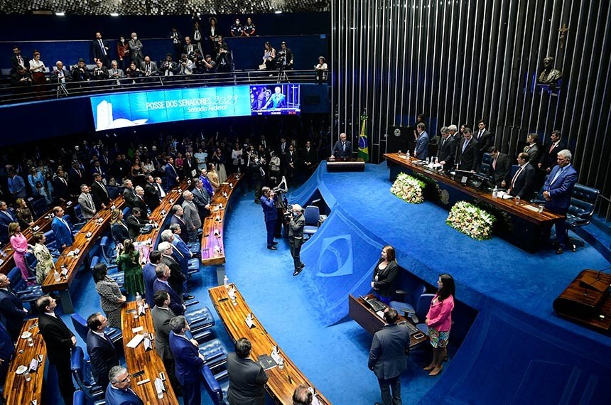 Senadores tomaram posse na primeira reunião preparatória