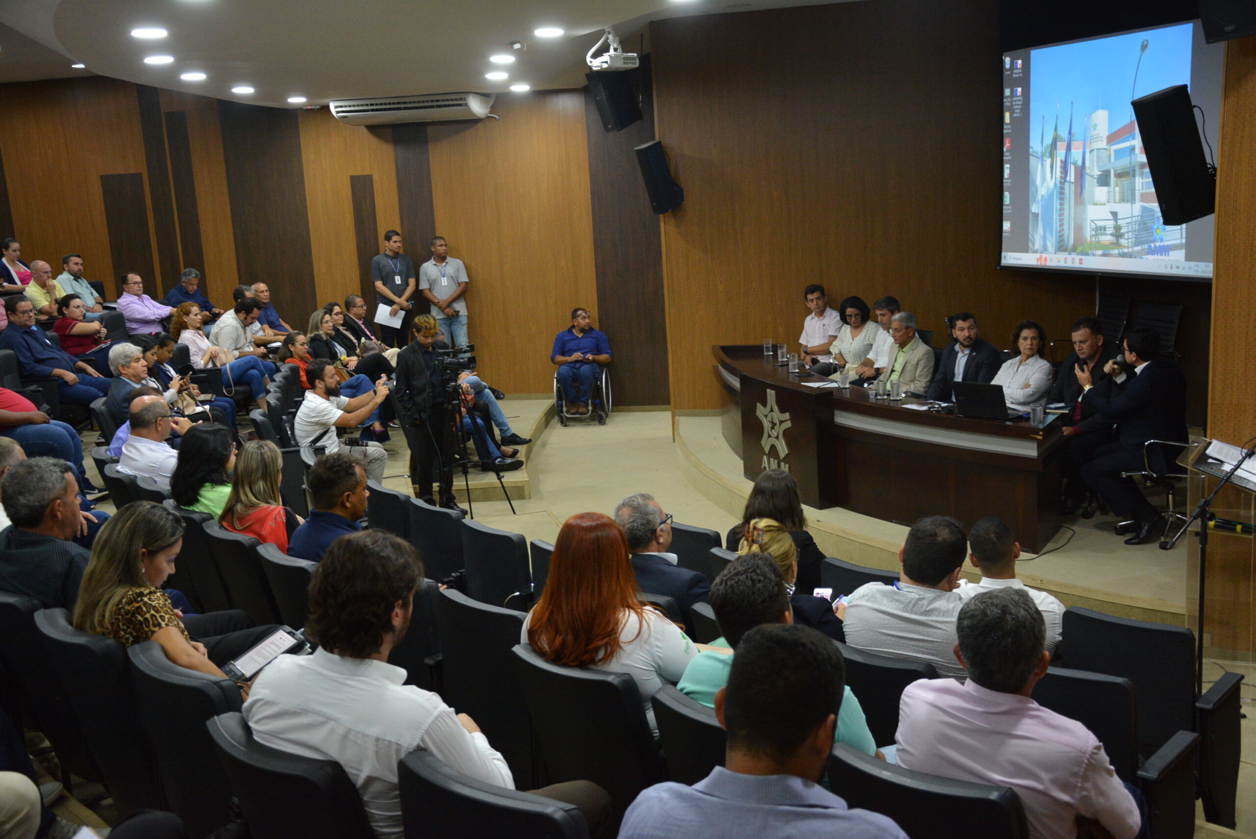 <strong>Seminário sobre alterações no repasse do ICMS reúne prefeitos e secretários municipais</strong>