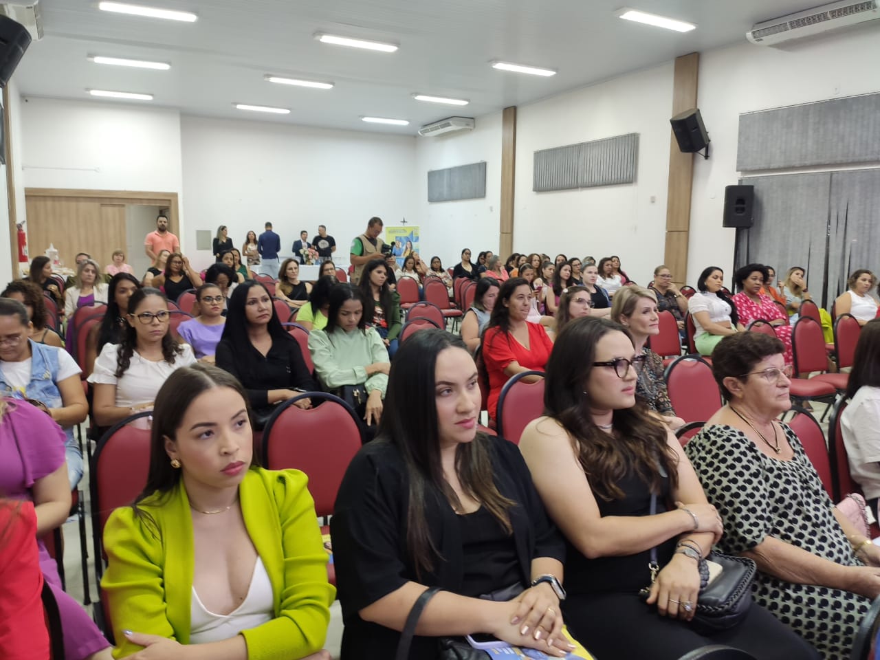 PRIMAVERA DO LESTE: Desenvolve MT apresenta linhas de crédito a empreendedoras durante encontro