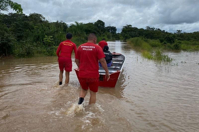 ALTO PARAGUAI: Resgate a famílias ilhadas em enchente