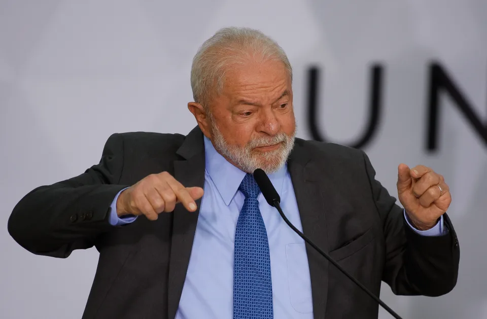 Lula diz que Petrobras resolveu ‘agraciar’ acionistas com dividendos, em vez de investir