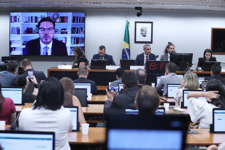 Câmara Federal critica ação do STF em defesa do PL das Fake News