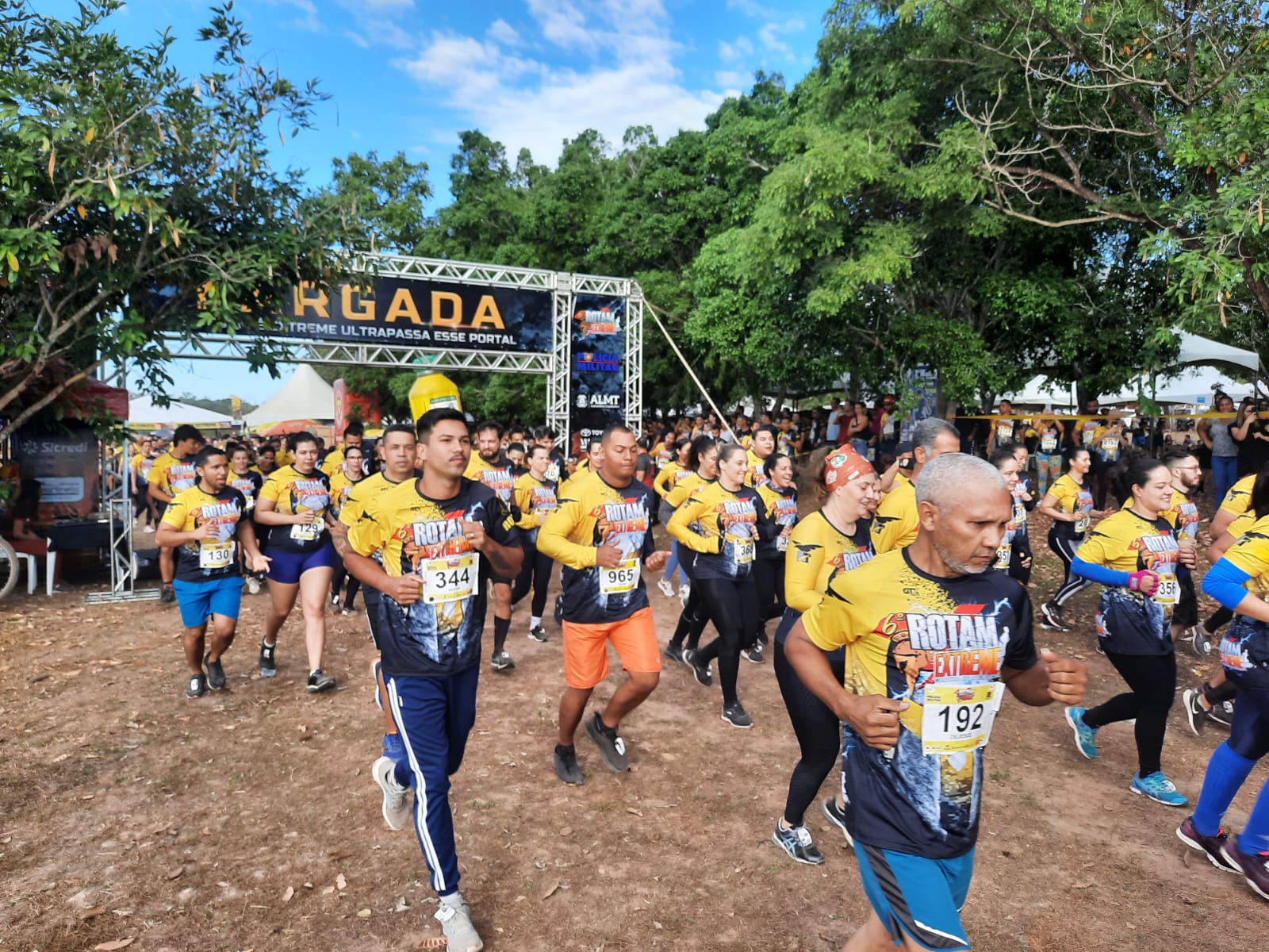 CUIABÁ: 2,5 mil pessoas participam da tradicional corrida com obstáculos da PM