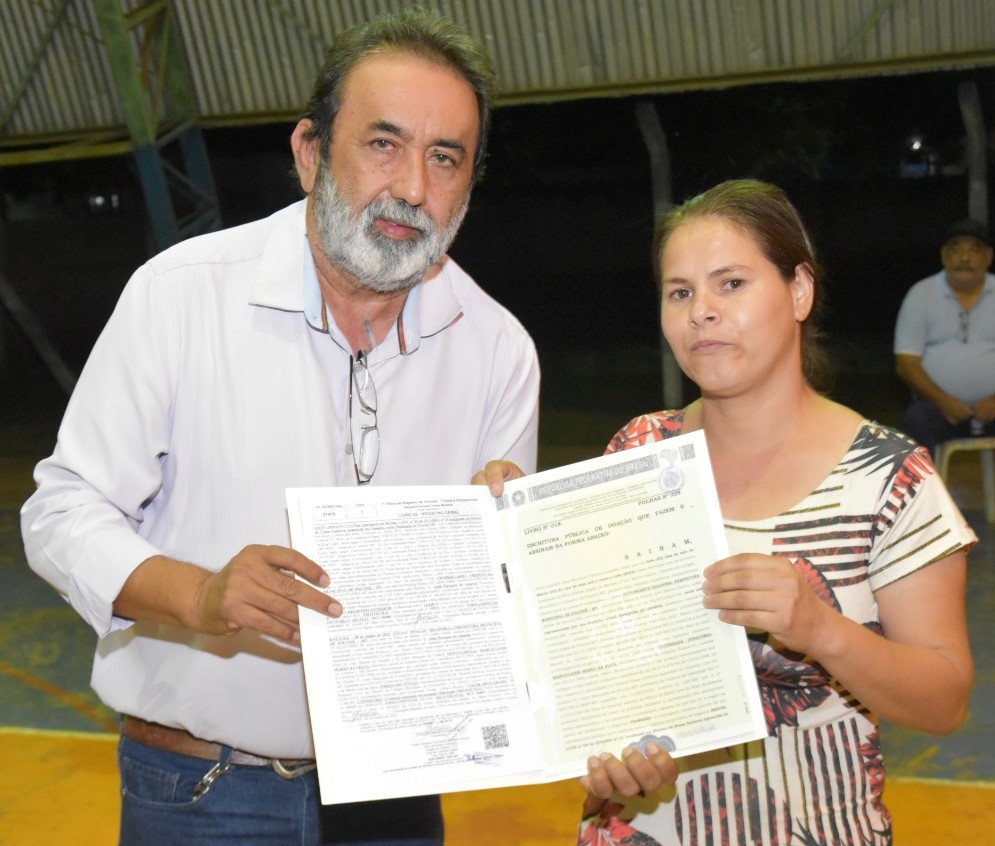 POCONÉ: Famílias do Distrito de N. S. A. do Chumbo agradecem por receberem escritura pública de suas casas