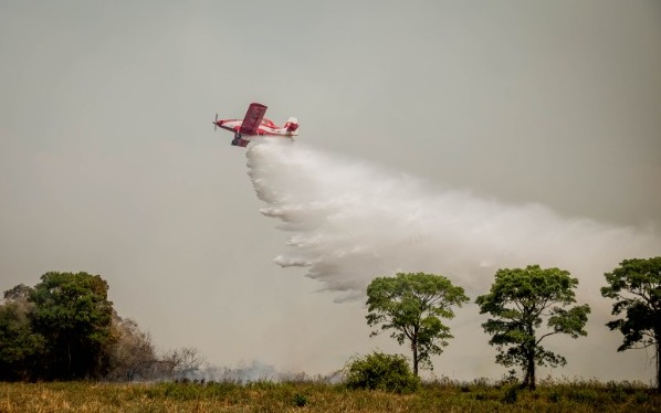 POCONÉ: Operação integrada combate dois incêndios no Pantanal com aviões e helicóptero