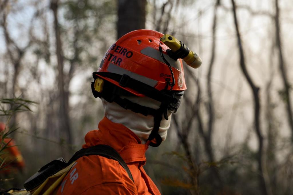 PANTANAL / POCONÉ: Bombeiros realizam ações preventivas para garantir extinção do fogo