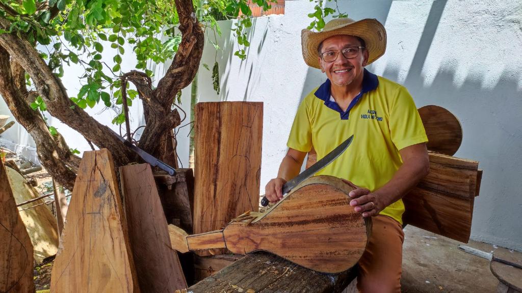 SANTO ANTÔNIO DE LEVERGER: Conheça o Museu e Exposição sobre a viola de cocho