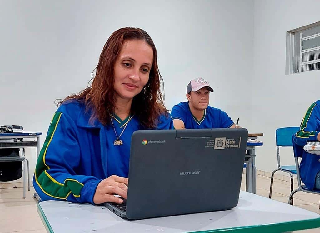 ARIPUANÃ: Aos 40 anos, estudante de escola no campo vai para a Inglaterra