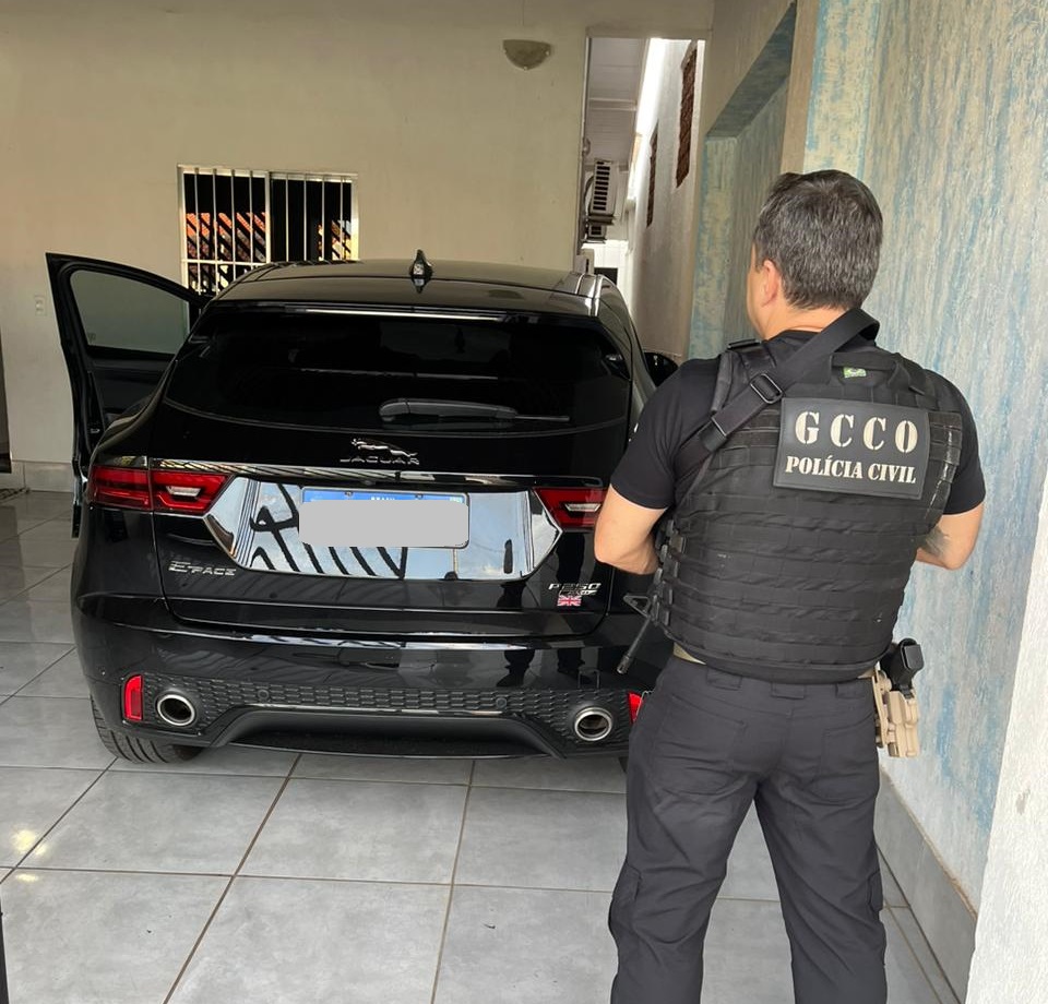 FUTEBOL DO CRIME: Na operação apito final a Polícia Civil localiza R$ 6,6 mil camuflados em Jaguar apreendido