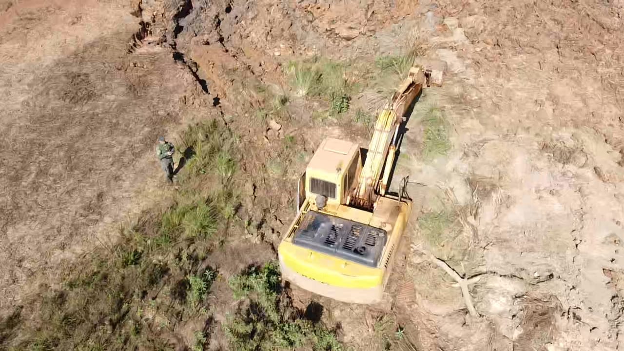 DISTRITO DE CANGAS:  Garimpo ilegal tem  máquinas e quatro pessoas apreendidas em Poconé