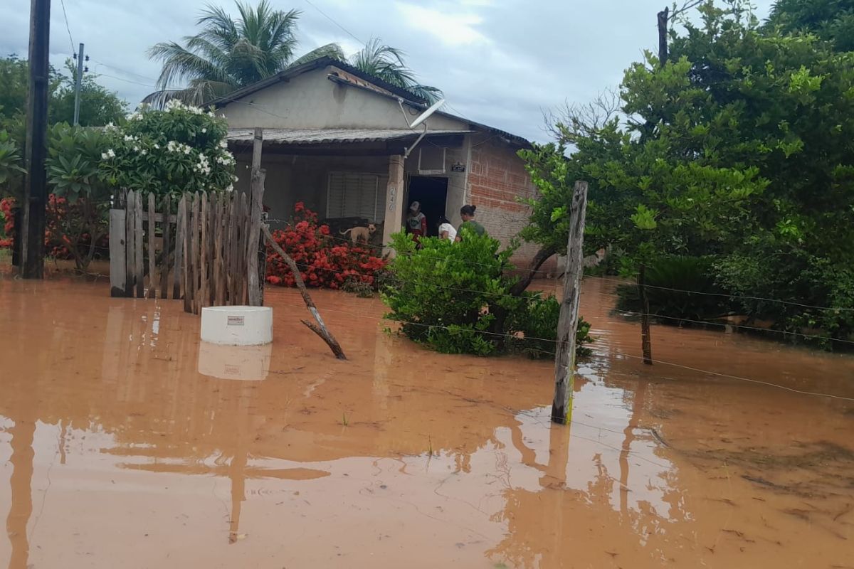 ALTO PARAGUAI: Chuva destrói estrada e moradores ficam ilhados